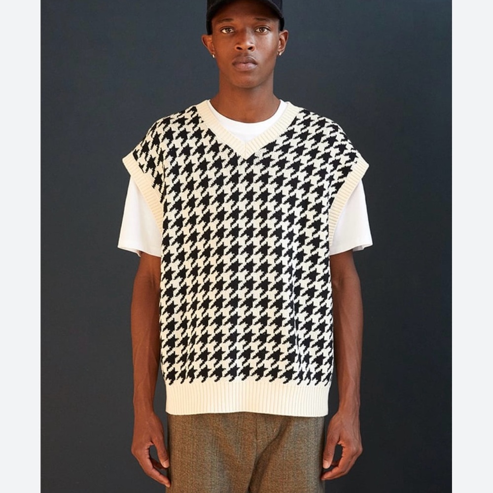Pacsun houndstooth cream black sweater vest